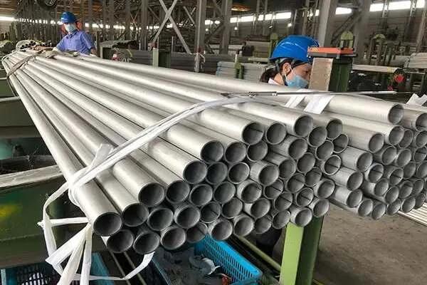 How to distinguish the normal floating rust and rust of seamless steel tubes