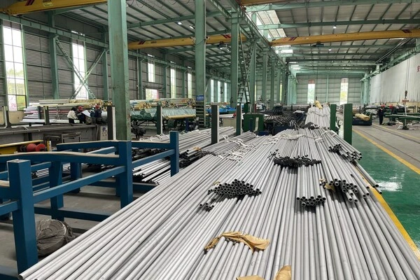 The difference and application scenarios of carbon steel pipe and iron pipe