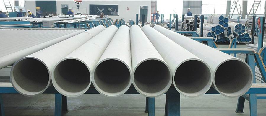In 2021, how many steel companies will be shut down in Hebei, a major steel town?