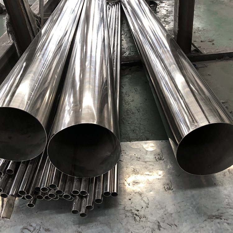 Selezzione di piastra d'acciaio inossidabile durante a trasfurmazioni di tubi saldati in acciaio inox
