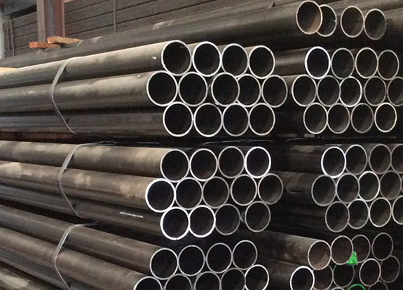 Karbon çelik boru kaynaklı çelik boru mudur?
